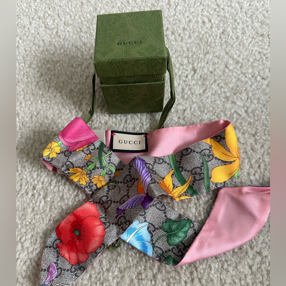 Gucci GG silk twilly tie for neck, hair or purse handles.  NWOT with box